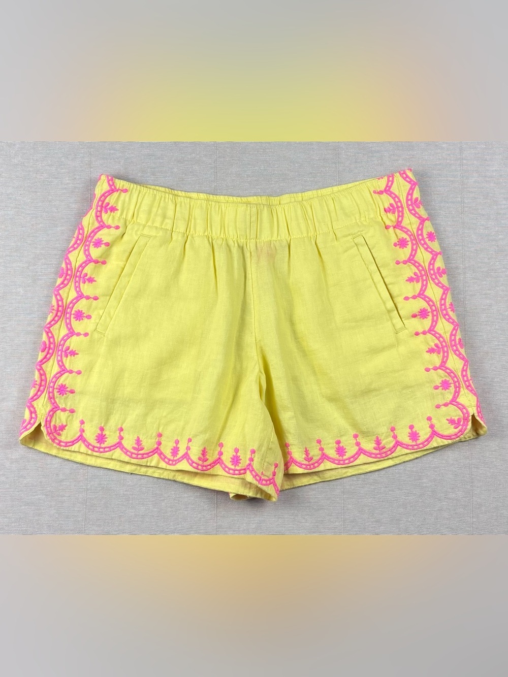 Lilly Pulitzer Yellow Linen Scalloped Embroidered Shorts Pink Trim Small